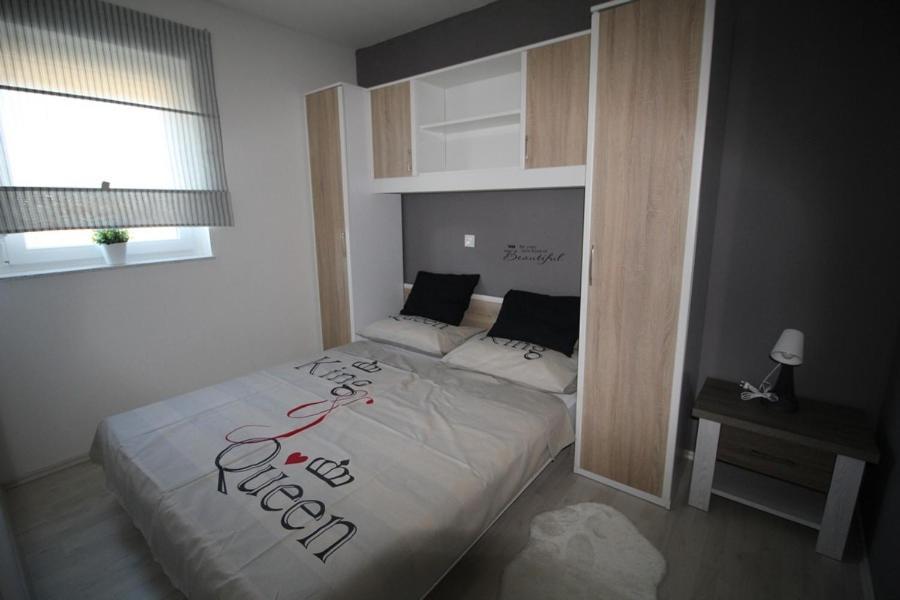 Apartments "Sun-Mauro" - Suitable For Groups Of People Novalja Kültér fotó