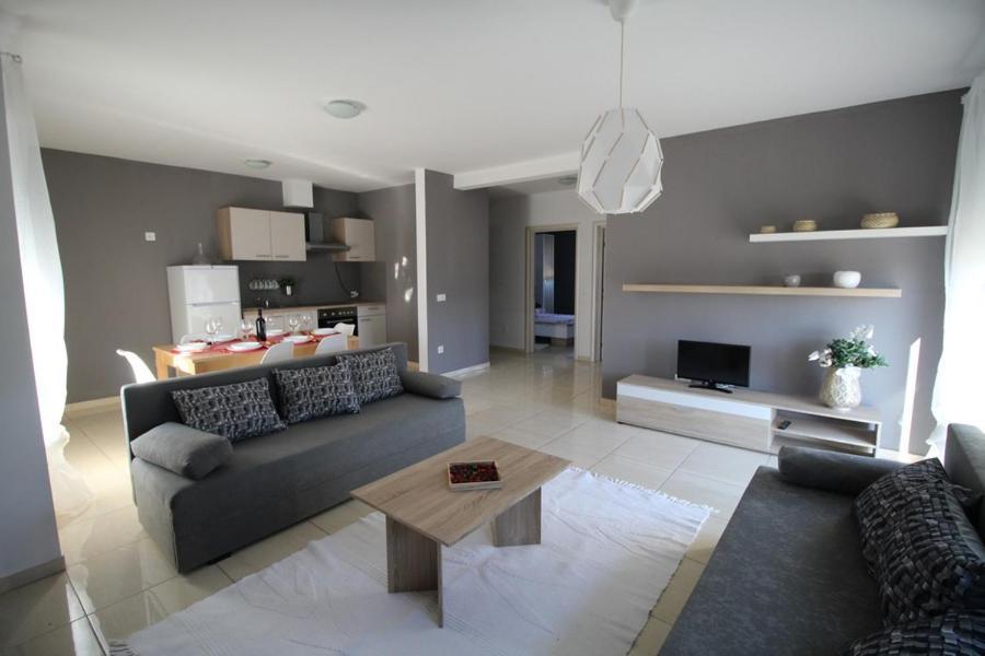 Apartments "Sun-Mauro" - Suitable For Groups Of People Novalja Kültér fotó