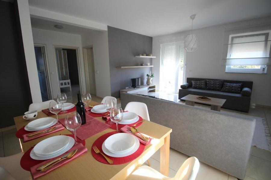 Apartments "Sun-Mauro" - Suitable For Groups Of People Novalja Kültér fotó