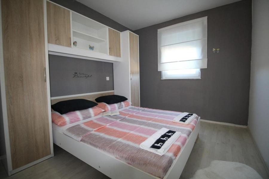 Apartments "Sun-Mauro" - Suitable For Groups Of People Novalja Kültér fotó