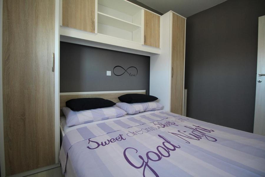 Apartments "Sun-Mauro" - Suitable For Groups Of People Novalja Kültér fotó